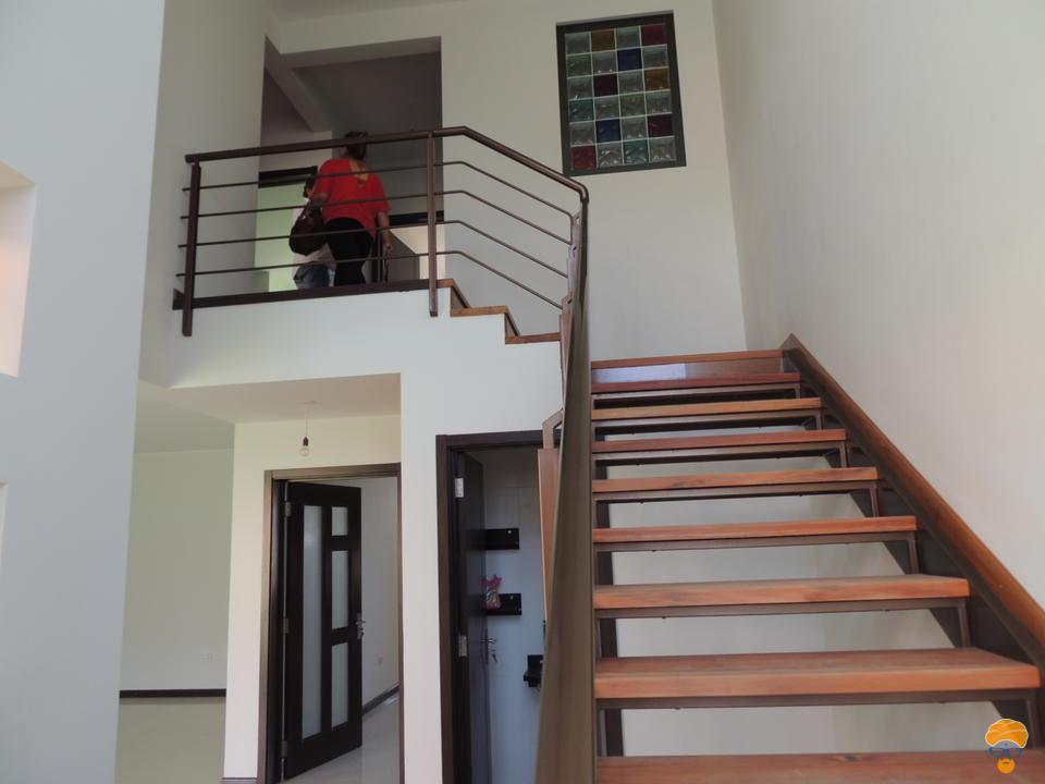 5-thumbnail-casa-3-pisos-estilo-minimalista-en-condominio