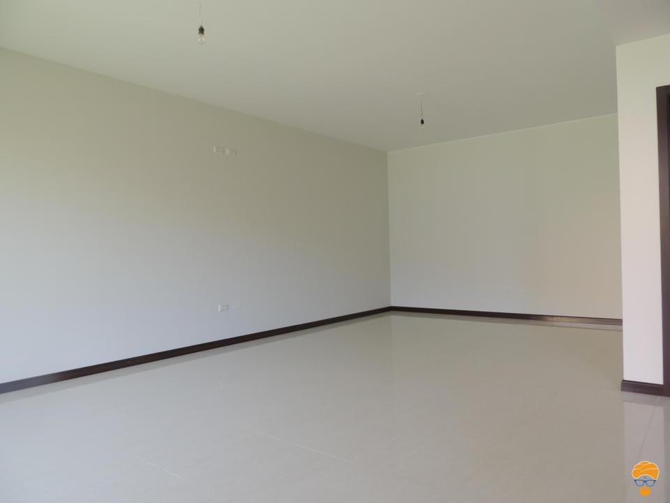 2-thumbnail-casa-3-pisos-estilo-minimalista-en-condominio
