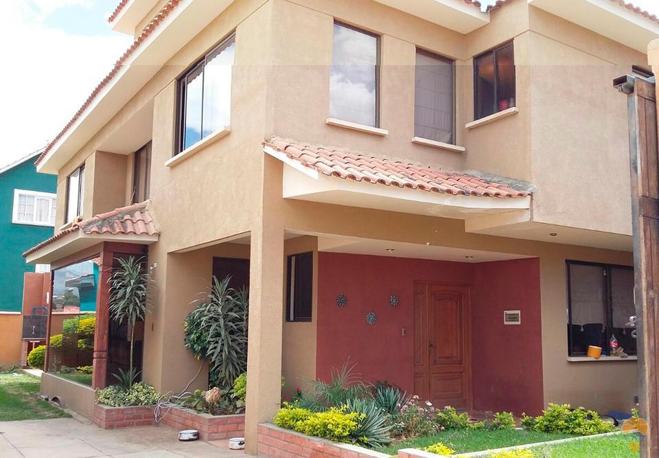 1-thumbnail-vendo-hermosa-casa-2-plantas-sector-norte