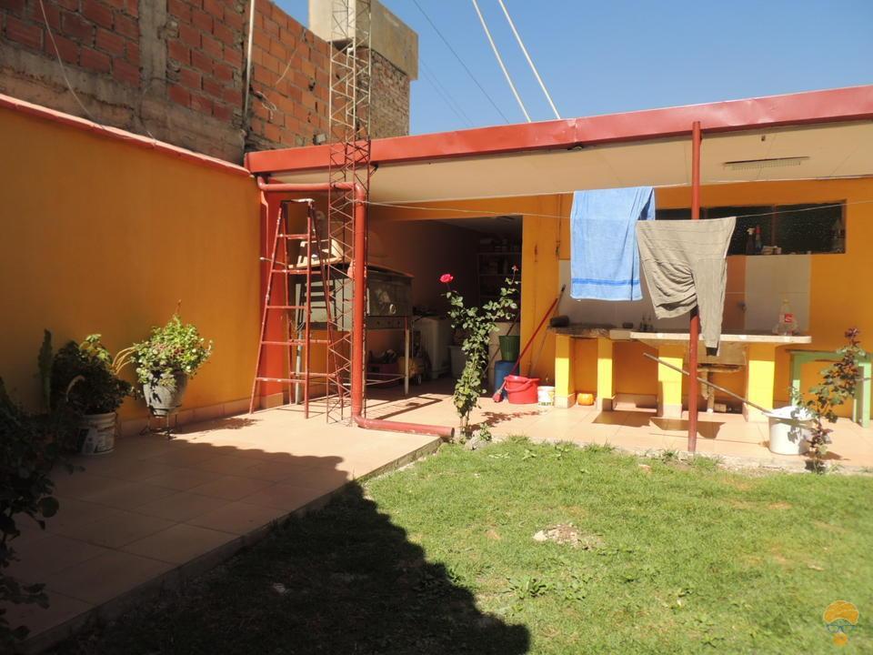 3-thumbnail-vendo-casa-de-dos-pisos-sobre-800-metros