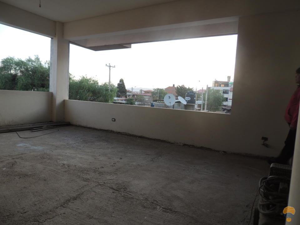 6-thumbnail-casa-de-3-pisos-sobre-blanco-galindo
