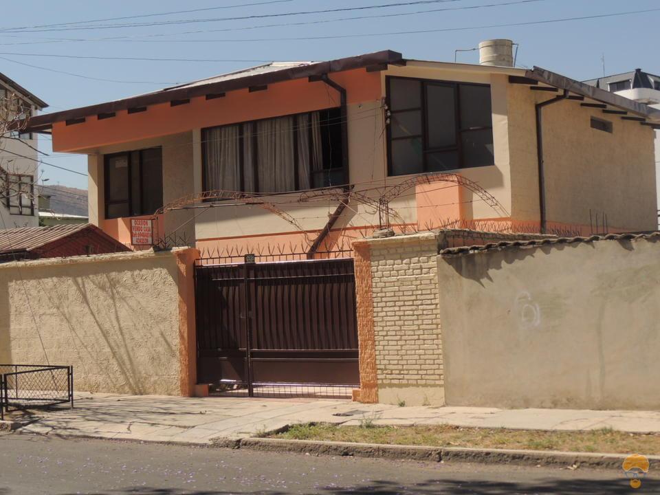 1-thumbnail-centrica-casa-en-venta-inmediaciones-sombrero-de-chola
