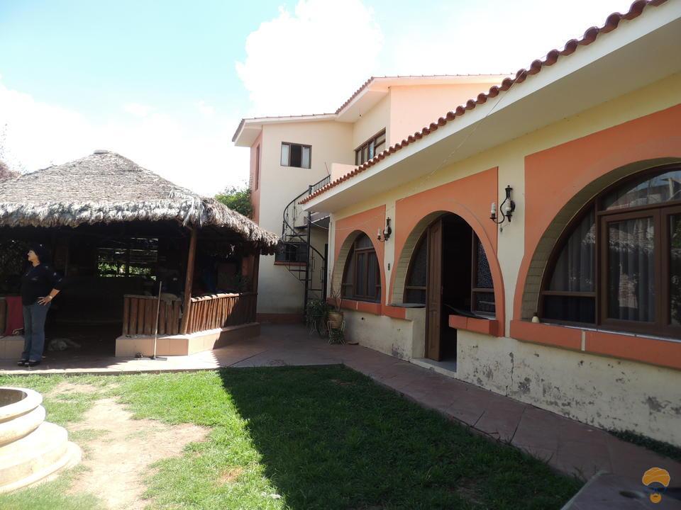 2-thumbnail-vendo-casa-sobre-avenida-de-540-metros