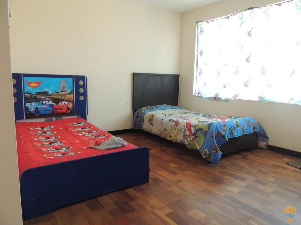 4-thumbnail-en-venta-casa-de-tres-planta-zona-quintanilla