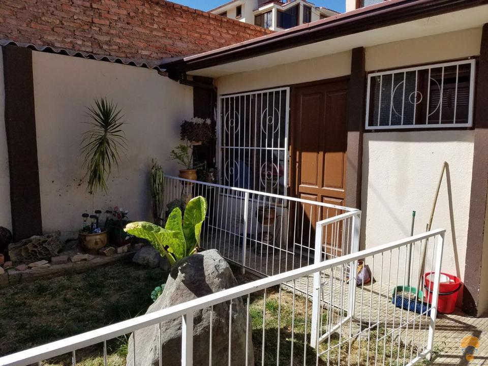 6-thumbnail-vendo-casa-de-dos-plantas-avenida-circunvalacion
