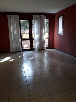 hermosa-casa-de-dos-plantas-catolica