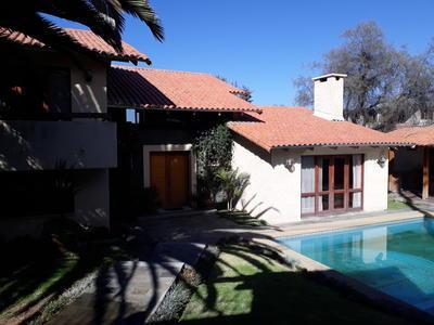 hermosa-casa-de-dos-plantas-catolica