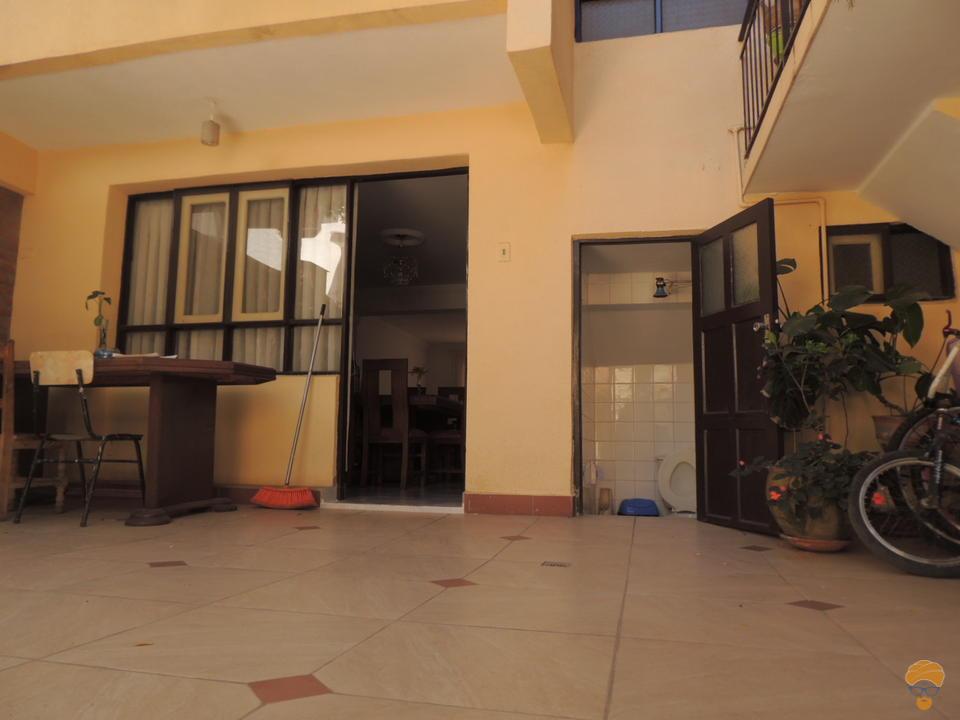 6-thumbnail-amplia-casa-en-venta-de-zona-las-cuadras