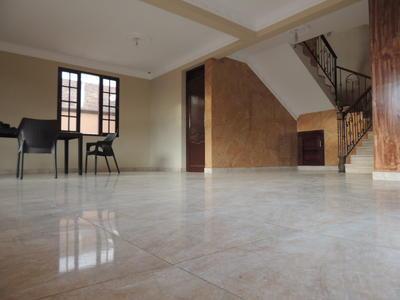 hermoso-chalet-de-tres-planta-col-senor-de-mayo