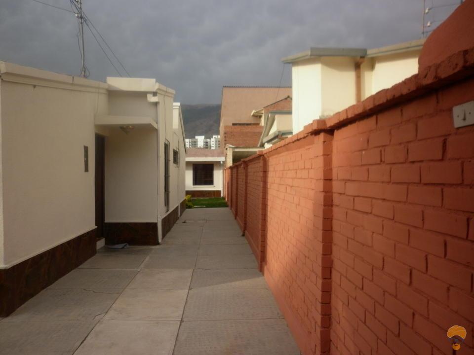 2-thumbnail-casa-independiente-en-alquiler-inmediaciones-del-hospital-viedma