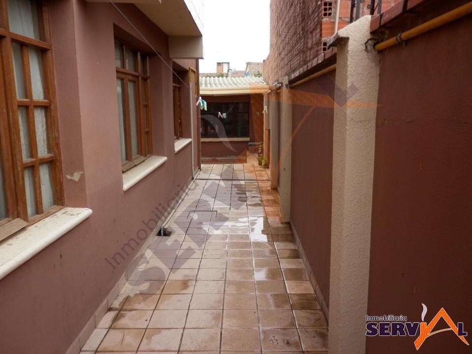 4-thumbnail-vendo-casa-de-2-plantas-av-segunda-circunvalacion