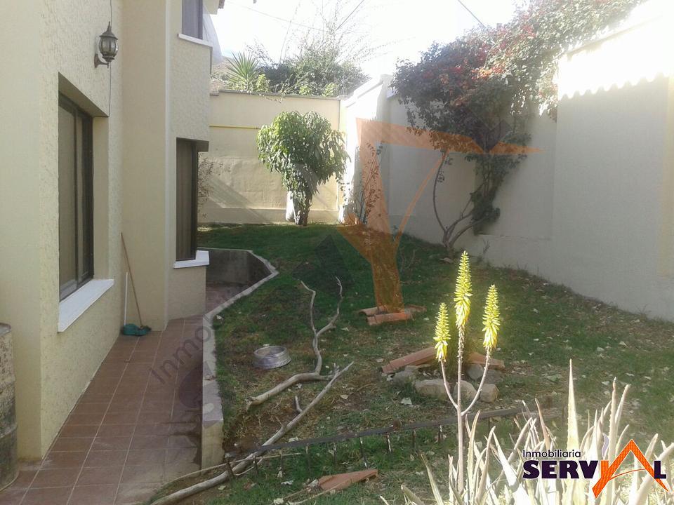9-thumbnail-casa-de-2-plantas-en-circunvalacion-eudoro-galindo