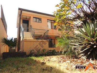 casa-de-2-plantas-sobre-av-ramon-rivero