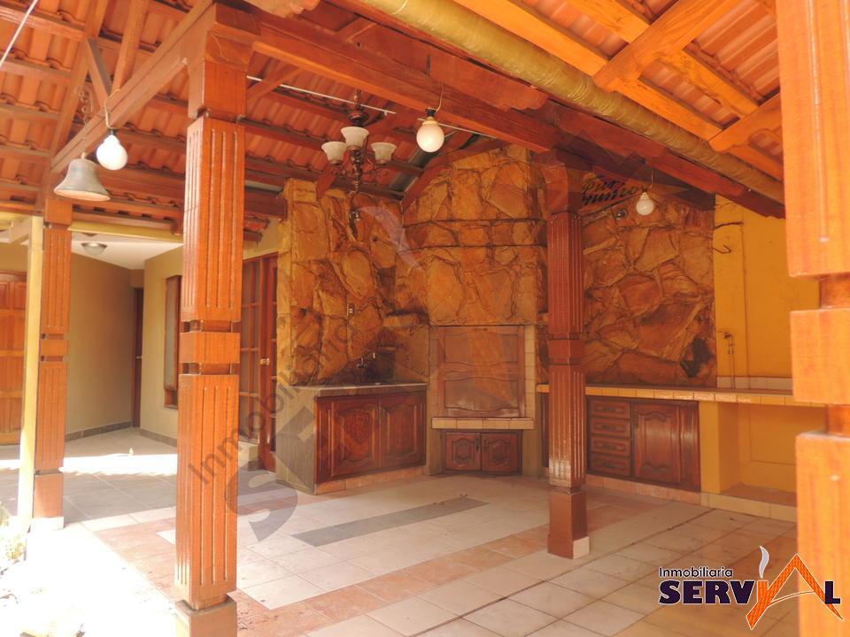 12-thumbnail-hermosa-casa-de-3-pisos-av-america