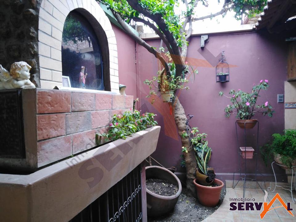 1-thumbnail-hermosa-casa-en-anticretico-inmediaciones-attie