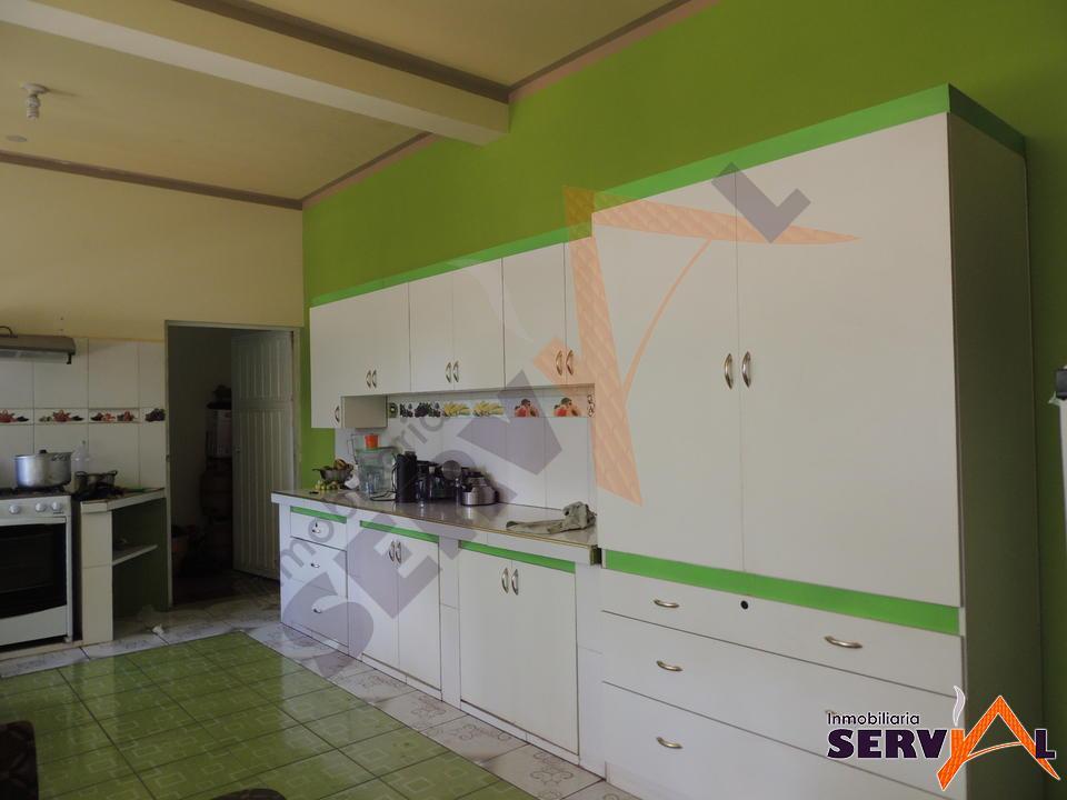 4-thumbnail-casa-en-venta-sobre-avenida-m2
