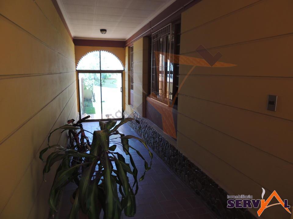 12-thumbnail-casa-de-2-plantas-en-circunvalacion-atahualpa