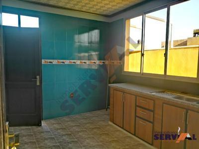 casa-de-2-plantas-en-tiquipaya-con-departamento-auxiliar