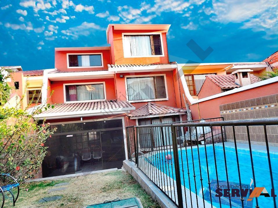 1-thumbnail-amplia-casa-de-tres-plantas-av-circunvalacion