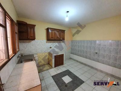 casa-de-2-pisos-semi-av-circunvalacion