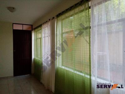 comoda-casa-de-2-plantas-del-hospital-viedma