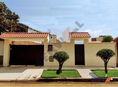 casa-de-2-plantas-en-av-america-melchor-perez