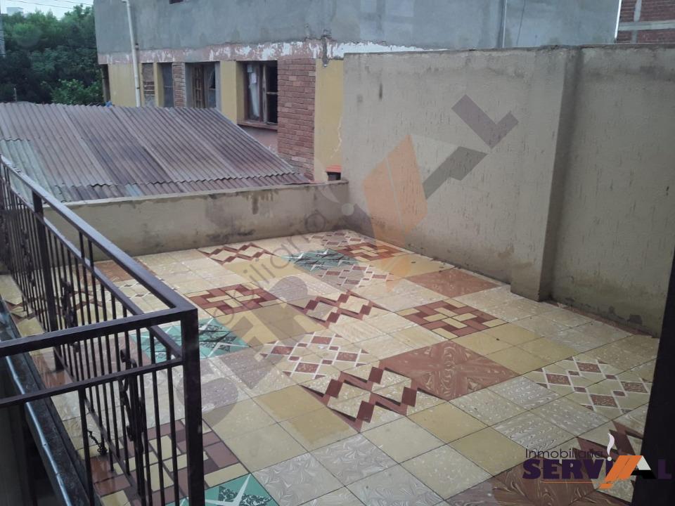 9-thumbnail-casa-de-dos-plantas-independiente-felix-capriles