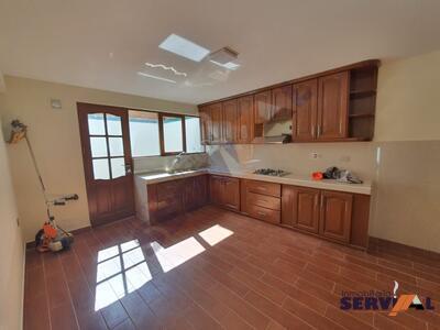 amplia-casa-en-venta-en-ladislao-cabrera