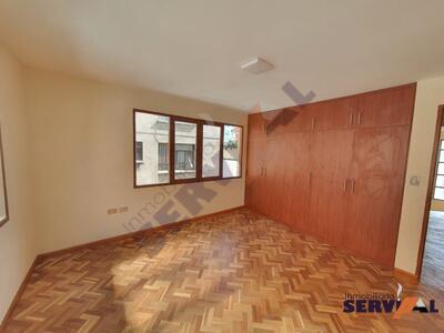 amplia-casa-en-venta-en-ladislao-cabrera