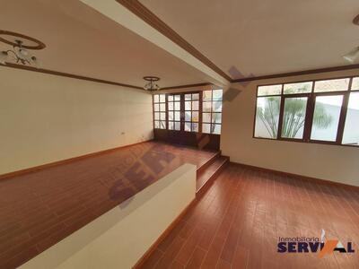 amplia-casa-en-venta-en-ladislao-cabrera