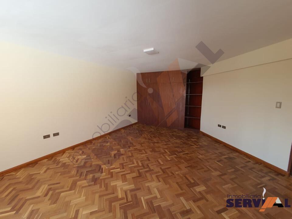 6-thumbnail-amplia-casa-en-venta-en-ladislao-cabrera