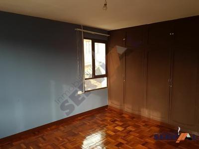 alquilo-casa-de-2-plantas-americano