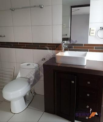 alquilo-casa-de-2-plantas-americano