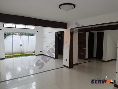 alquilo-casa-de-2-plantas-americano